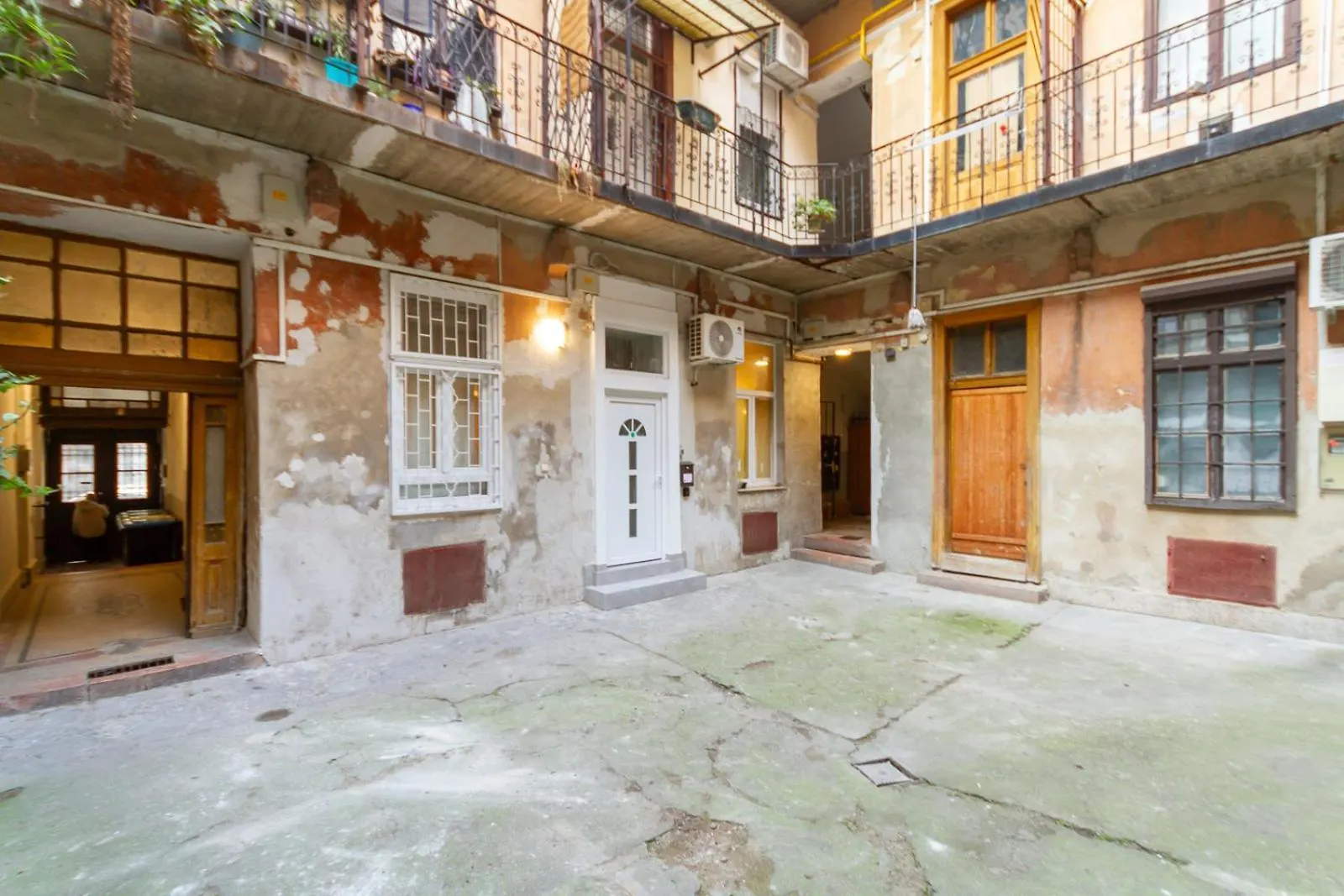 Galerie Vibes In Josika Street By Nw Apartment Budapest